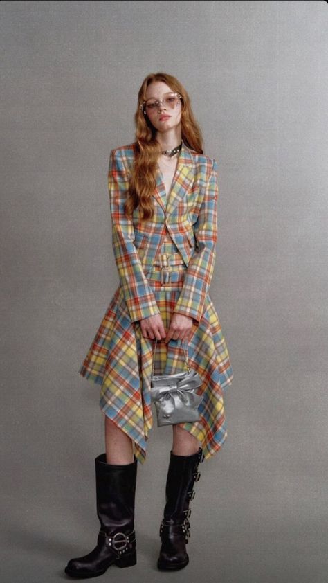 Westwood Vivienne Dresses, Clashing Prints Outfits, Plaid Runway, Vivienne Westwood Plaid, Vivienne Westwood Skirt, Tartan Skirt Outfit, Vivienne Westwood Tartan, Punk Street Style, Clashing Prints