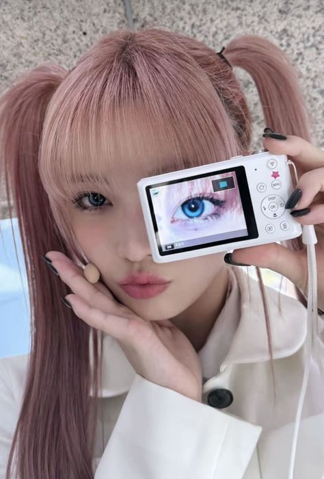 Iroha Illit, What Makes Me Me, Sakura Miyawaki, Girls Valentines, Kpop Entertainment, Blogger Girl, Lucky Girl, Girl Blog, Pink Hair