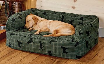 This handsome dog bed with bolster provides supreme comfort. Enclosed Dog Bed, Dog Bed Inspiration, Dog Couch Bed, Pallet Dog Beds, Dog Bedroom, Extra Large Dog Bed, Dog Bed Modern, Medium Dog Bed, Dog Couch