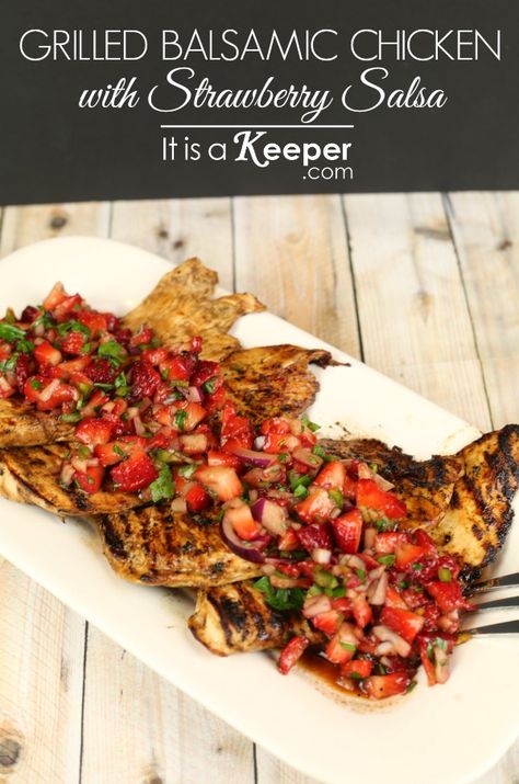 Grilled Balsamic Chicken with Strawberry Salsa - It's a Keeper Grilled Balsamic Chicken, Chicken Strawberry, Strawberry Salsa Recipe, Grilled Chicken Recipes Easy, Easy Salsa Recipe, Strawberry Salsa, Easy Grilled Chicken, Balsamic Chicken, Grilled Chicken Recipes