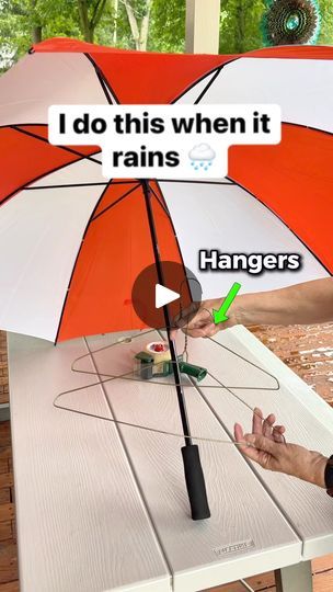 Diy Umbrella Holder, Diy Umbrella, Diy Wings, Umbrella Holder, Diy Holder, Instagram Diy, Free Tips, When It Rains, Mom Hacks