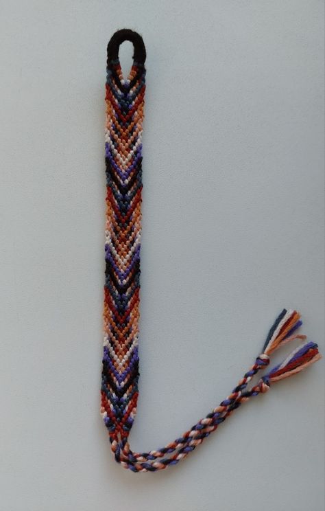 #6571 colorfull fishbone pattern from braceletbook Fishbone Bracelet, Brazilian Bracelet, Braided Bracelet Diy, Bracelets Patterns, Diy Friendship Bracelets Patterns, Ring Making, Bead Ideas, Friendship Bracelets Diy, Clay Bead