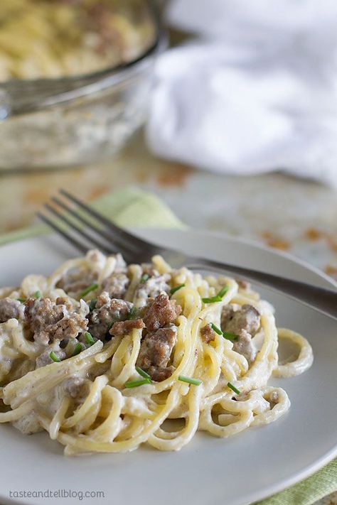 Beef and Blue Cheese Baked Spaghetti - not your typical baked spaghetti, this version is packed with flavor! Cheese Baked Spaghetti, Spaghetti With Ground Beef, Cheese Baked, Baked Spaghetti, Yummy Pasta Recipes, Spaghetti Recipes, Beef Dishes, Orzo, Blue Cheese