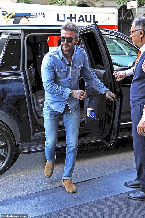 David Beckham Jeans, Double Denim Outfit, Denim And Pearls, Denim Outfit Men, Double Denim Looks, Denim Party, Men's Denim Style, Trip To Nyc, Canadian Tuxedo