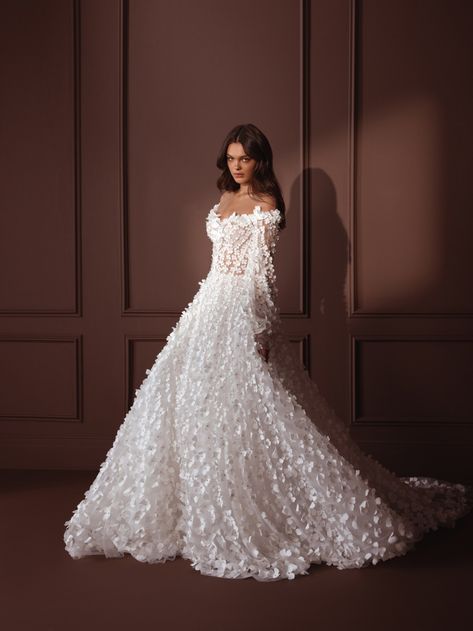 Pnina Tornai Bridal Fall 2024 Pnina Tornai Wedding Dress, Plain Wedding Dress, Couture Bridal Gowns, Pnina Tornai, Kleinfeld Bridal, Fancy Wedding Dresses, Lace Bridal Gown, Wedding Dress Couture, 3d Laser