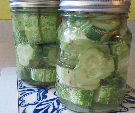 Garlic Rosemary Refrigerator Pickles – Crowded Earth Kitchen Garlic Jelly, Garlic Pickles, Earth Kitchen, Eat Me Drink Me, Refrigerator Pickles, Pickled Garlic, Rosemary Garlic, Homemade Pickles, Meals In A Jar