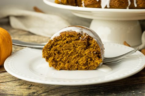 2 Ingredient Pumpkin Bundt Cake - Feeding Your Fam Cake Mix And Pumpkin Puree, Pumpkin Bundt Cake Recipes, Spice Cake Mix And Pumpkin, Pumpkin Bundt, Pecan Desserts, Pumpkin Bundt Cake, Chocolate Chip Bread, Pumpkin Chocolate Chip Bread, Fall Desserts Easy