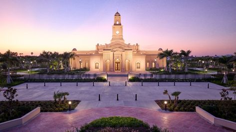 What does the McAllen Texas Temple look like inside? Celestial Room, Mcallen Texas, Brides Room, Lds Living, Southwest Region, Rio Grande Valley, Landscape Elements, Weekend Activities, God's Plan