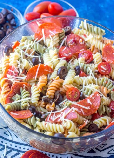 Italian Dressing Pasta Salad, Olive Garden Dressing, Pepperoni Pasta, Easy Italian Pasta Salad, Mexican Pasta, Resep Pasta, Italian Pasta Salad, Zesty Italian Dressing, Pasta Salad Dressing