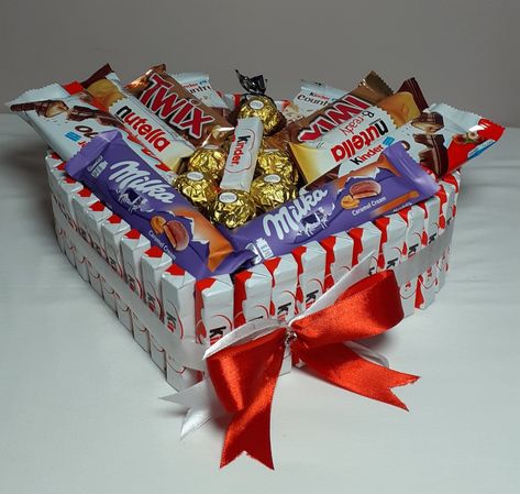 #kinder #twix #ferrerorocher #nutella #kindercountry #kinderbueno #milka #candy #candybox #russia #morocco #germany #türkiye #cafe #nador #2022 #love #amor #spain #loveyou #chocolatte Candy Trees, Chocolate Bouquet Diy, Candy Cake, Chocolate Bouquet, Gift Cake, Pie Cake, Candy Boxes, Diy Bouquet, Chocolates