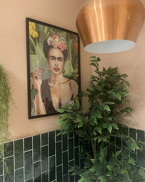 Anthea on Instagram: “How glorious is my new Frida print in the bathroom? This is Frida Con Amigos which I bought from @posterstore. This is the perfect spot for…” Frida Kahlo Bathroom, Cloakroom Toilet, Small Toilet, Vanity Sink, The Bathroom, Living Room Decor, Dream House, Room Decor, Living Room