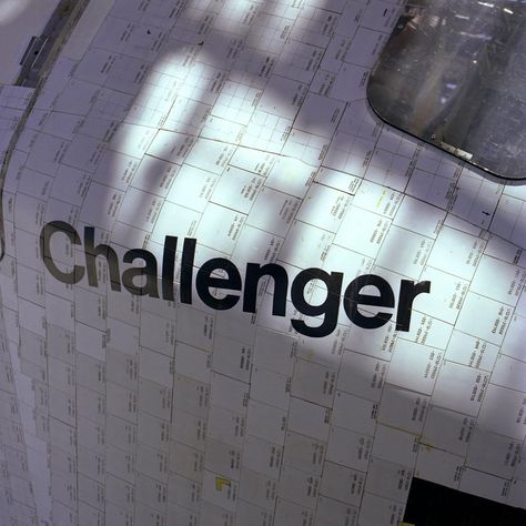 Challenger cabin, starboard side. Thirty years ago this morning (1986 January 28), the NASA Space Shuttle Challenger (Mission STS-51-L) broke apart 73 seconds after the 11:38 a.m. EST launch from Cape Canaveral, Florida. Seven astronauts perished following the spacecraft's break-up and fall into the ocean. Only Columbia and Challenger made use of all those white LRSI tiles on the crew cabin section. Discovery through Endeavour made use of the new AFRSI blankets instead. Judith Resnik, Soyuz Spacecraft, Space Shuttle Challenger, Nasa Space Program, Nasa History, Nasa Space Shuttle, Space Cadet, Cape Canaveral, Nasa Space