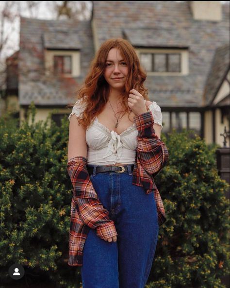 Cottagecore With Jeans, Ginger Outfit Aesthetic, Cottagecore Jeans Outfit, Modern Cottagecore Fashion, Cottagecore Jeans, Farmcore Outfit, Midsize Jeans, Grunge Flannel Outfits, Jeans Cottagecore