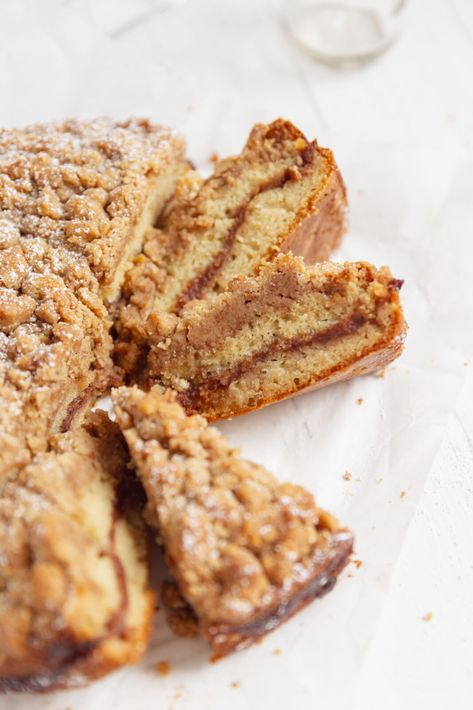 Apple Butter Crumb Cake - Broma Bakery Apple Butter Breakfast Recipes, Apple Butter Coffee Cake, Butter Crumb Cake, Spiced Apple Butter, Apple Butter Cake, Moist Coffee Cake, Homemade Coffee Cake, Butter Carrots, Homemade Apple Butter