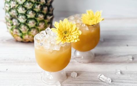 Pineapple Rum Punch, Ritual Zero Proof, Summer Mocktail Recipes, Summer Mocktail, Summer Mocktails, Raspberry Rhubarb, 23 Summer, Ice Cream Drinks, Homemade Liquor