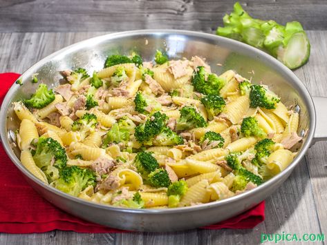 Tuna And Broccoli, Brocoli And Cheese, Pasta With Tuna, Pasta With Broccoli, Broccoli Pasta Bake, Pasta Seafood, Pasta Bake Recipe, Fish Pasta, Tuna Recipe