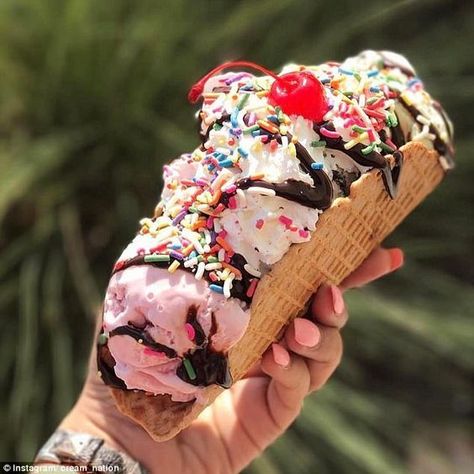 Taco Ice Cream Waffle Cones, Ice Cream Tacos Waffle, Creative Ice Cream Ideas, Taco Cones, Taco Ice Cream, Ice Cream Tacos, Cream Tacos, Waffle Taco, Ice Cream Taco