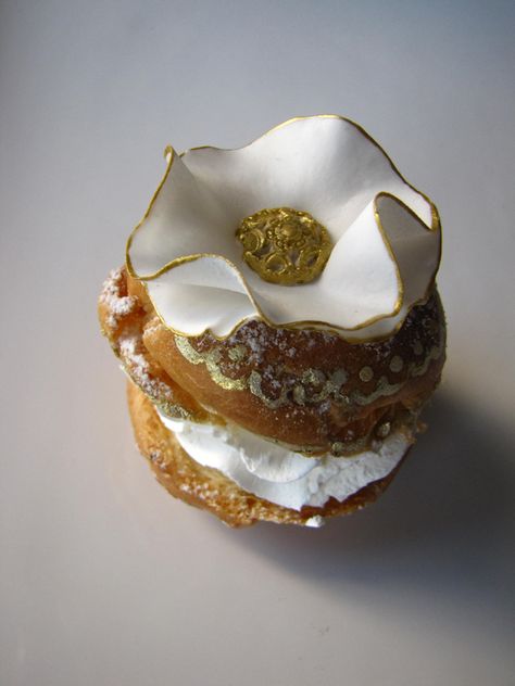 Regal Puff Cream Puff By White Cakery Co., whitecakery.ca Paris Hotel, Cream Puff, Mini Gold, Molecular Gastronomy, Hotel Boutique, Small Cake, French Pastries, Plated Desserts, Cream Puffs