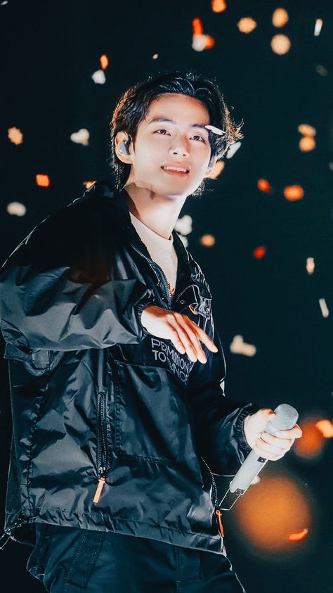 BTS x PTD on stage Seoul 2022 Bts V Photos, Bts V Pictures, K Wallpaper, Taehyung Photoshoot, Photoshoot Bts, Bts Girl, Kim Taehyung Funny, Kim Taehyung Wallpaper, Bts Concert