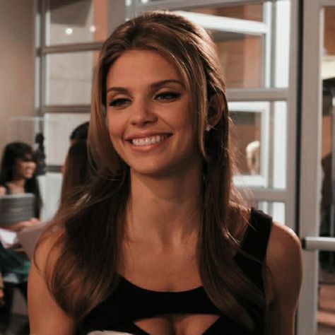 90210 • naomi clark • annalynne mccord 90210 Naomi, Naomi Clark, Annalynne Mccord, Beverly Hills 90210, Face Card, Pretty Little Liars, Gilmore Girls, Gossip Girl, Life Is Beautiful