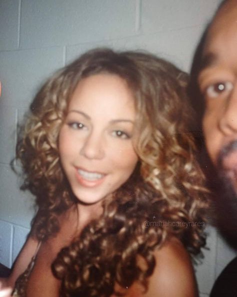 Mariah Carey Rare Pictures 🦋 on Instagram: “Mariah at the Essence Awards, #1998 . Invented selfies 💖 ♡ FOLLOW @MARIAHCAREYRARES FOR MORE RARE PICTURES OF MARIAH CAREY 💖 #mariahcarey…” Mariah Carey Rare, Mariah Carey Hair, Mariah Carey 1990, Mariah Carey Pictures, Body Outfit, Music Album Cover, Rare Pictures, Mariah Carey, Makeup Inspiration