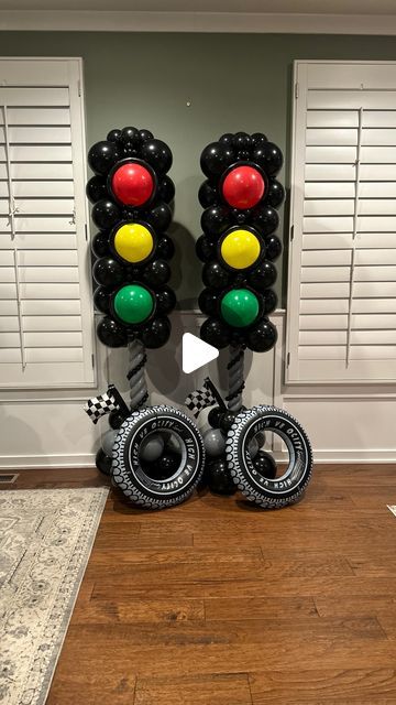 Traffic Light Party, Race Car Party Decorations, Car Birthday Theme, Cars Theme Birthday Party, Cars Party, Race Car Party, Balloon Sculptures, Balloon Columns, Sweet Cars