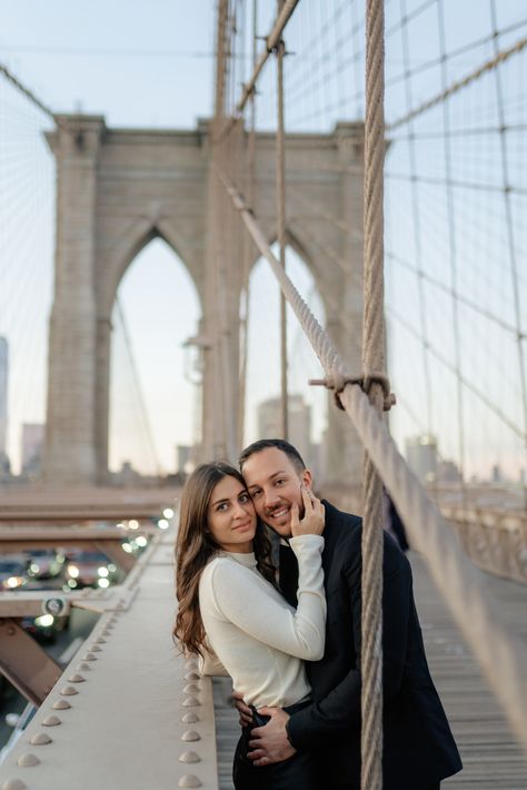 Brooklyn Bridge Picture Ideas Couple, Brooklyn Bridge Couple Photoshoot, New York City Couple Pictures, Brooklyn Bridge Couple Pictures, New York City Couples Photoshoot, Nyc Photoshoot Ideas Couple, New York Engagement Shoot, New York Couple Photoshoot, New York City Engagement Photos