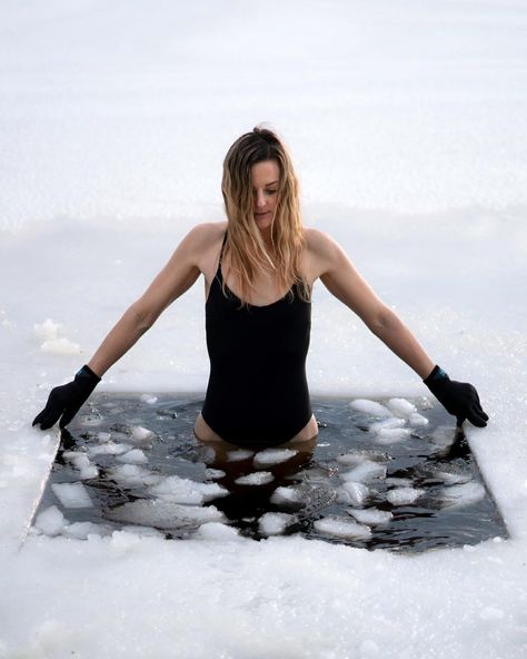 Ice Bath Photography, Courageous Woman, Intelligent Woman, Lake Swimming, Water Therapy, Wim Hof, Bath Photography, Cold Plunge, To Be Known