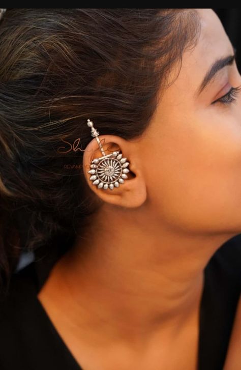 Oxidised Ear Cuffs, Indian Ear Piercing, Oxidised Jewellery Earrings, Antique Jewellery Designs, Accesories Jewelry, Antique Jewelry Indian, Indian Jewelry Sets, Silver Jewelry Design, Jewelry Fashion Trends