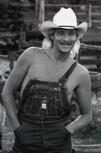 Alan Jackson - certainly knows how to wear his overalls! Allan Jackson, Alan Jackson Music, Famous Country Singers, Allen Jackson, Country Jeans, Best Country Singers, Best Country Music, Alan Jackson, Jackson Family