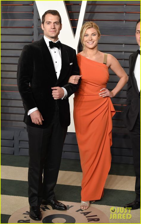 2016 Vanity Fair Oscar Party: Henry Cavill makes his red carpet debut in a Dunhill designed tuxedo, with girlfriend Tara King at the 2016 Vanity Fair Oscar Party held at the Wallis Annerberg Center for Performing Arts. Henry Cavill Tara King, Henry Cavill Dating, Henry Cavill Girlfriend, Superman Actors, Tara King, Superman Henry Cavill, Henry Cavill News, Graydon Carter, Oscars Party