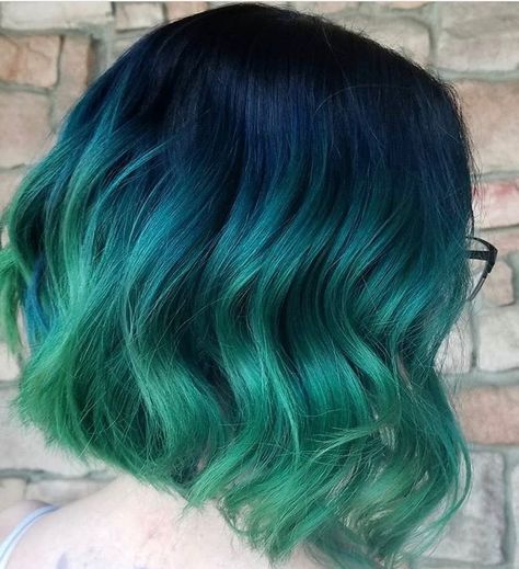 Teal Ombre Hair, Short Blue Hair, Blue Ombre Hair, Short Ombre Hair, Diy Hair Color, Hair Color Streaks, Teal Hair, Beautiful Braided Hair, Dyed Hair Inspiration