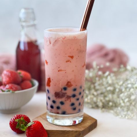 Strawberry Boba Strawberry Boba Tea, Lychee Bubble Tea, Boba Strawberry, Vegan Strawberry Muffins, Rose Milk Tea, Boba Smoothie, Strawberry Boba, Boba Straw, Recipes Plant Based