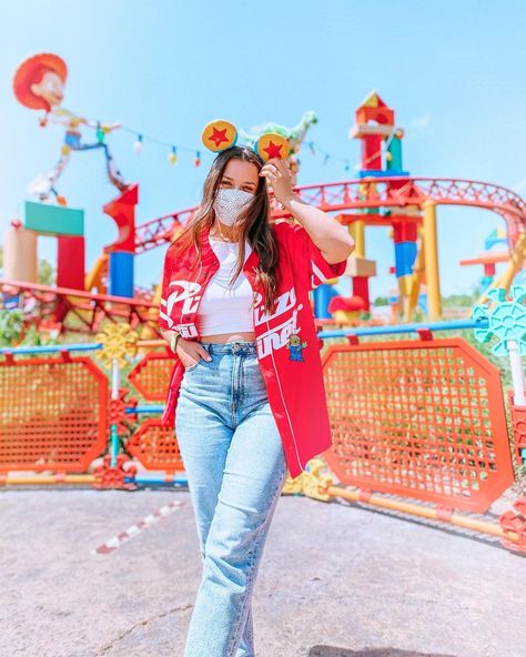 Pizza Planet Outfit, Disney Jersey Outfit, Red Hair Disney, Fairytale Vacation, Disneyland Winter, Disney Instagram Pictures, Disney Picture Ideas, Disney Wear, Disney Dress Up