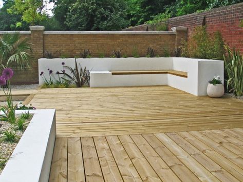 Sun deck with built-in corner seating Built In Corner Bench, Corner Garden Seating, Built In Garden Seating, Garden Seating Area, Sun Deck, Corner Seating, Backyard Garden Layout, Patio Deck Designs, Corner Bench