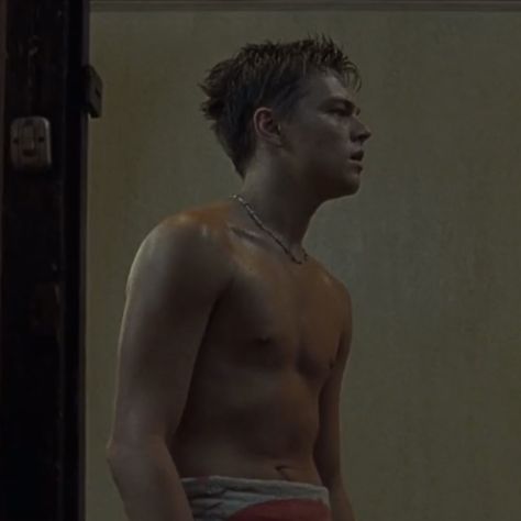 Leonardo Dicaprio 2000s, Leonardo Dicaprio Shirtless, Leonardo Caprio, Leonardo Dicaprio Thirst Trap, Leonardo Dicaprio The Beach, Leo Dicaprio Rare Photos, Leonardo Dicaprio 16 Yo, Happy Leonardo Dicaprio, Leo Decaprio