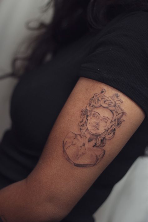 Medusa Tattoo Design, Statue Tattoo, Medusa Tattoo, Spine Tattoos, Up Tattoos, Fine Line, Future Tattoos, Tattoos And Piercings, Body Art Tattoos