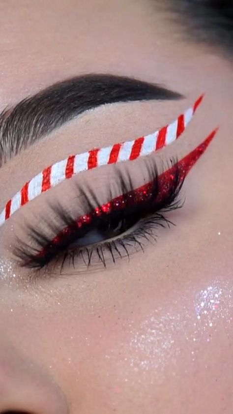 Holiday Eye Makeup, Christmas Makeup Tutorial, Thanksgiving Makeup, Seasonal Makeup, Xmas Makeup, Christmas Eyeshadow, Christmas Eye Makeup, Vampire Bride, Christmas Makeup Look