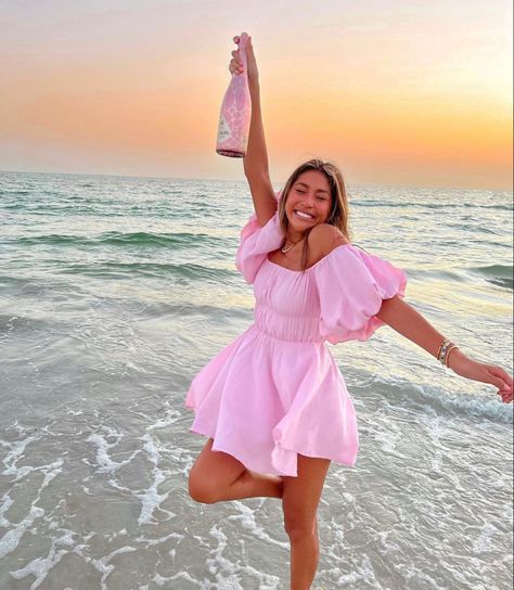 Bangkok Outfit, Beach Aesthetic Outfits, 21st Birthday Photoshoot, Cute Birthday Ideas, Beach Birthday, Summer Friends, Pink Beach, Indian Wedding Outfits, Beach Photoshoot