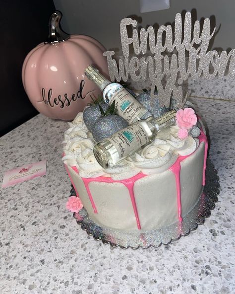 Casamigos Birthday Cake, Casamigos Cake, Alcohol Birthday Cake, Hotel Birthday, Hotel Birthday Parties, 18th Cake, Themed Treats, 21st Cake, 21st Birthday Cakes