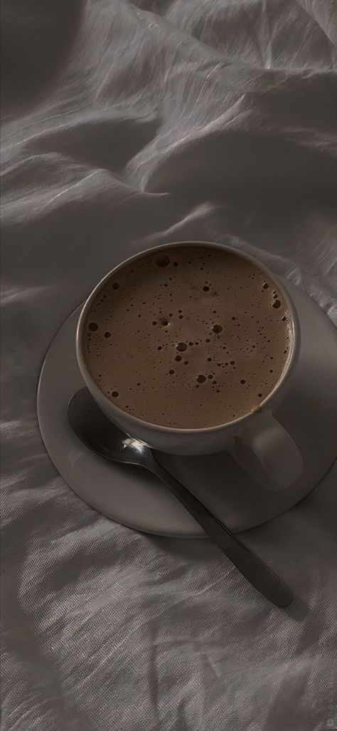 Morning Coffee Aesthetic, Coffee In Bed, Istoria Artei, Cream Aesthetic, Think Food, Coffee Aesthetic, Aesthetic Coffee, Beige Aesthetic, Coffee And Books