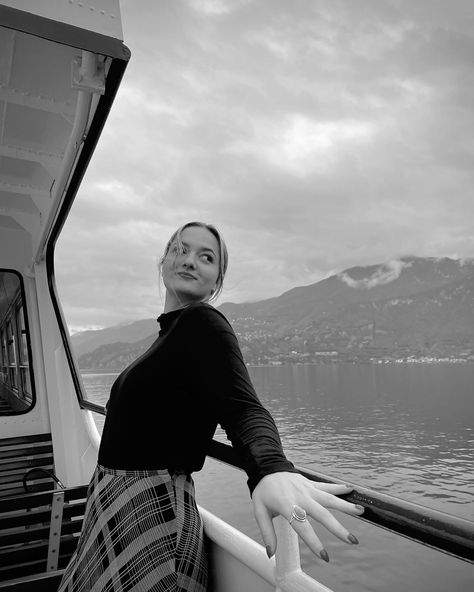 Ferry ride Outing Pics, Ferry Photoshoot, Ferry Aesthetic, Boat Pose, Ferry Boat, Simple Summer Outfits, Lake Como Italy, Simple Summer, Como Italy