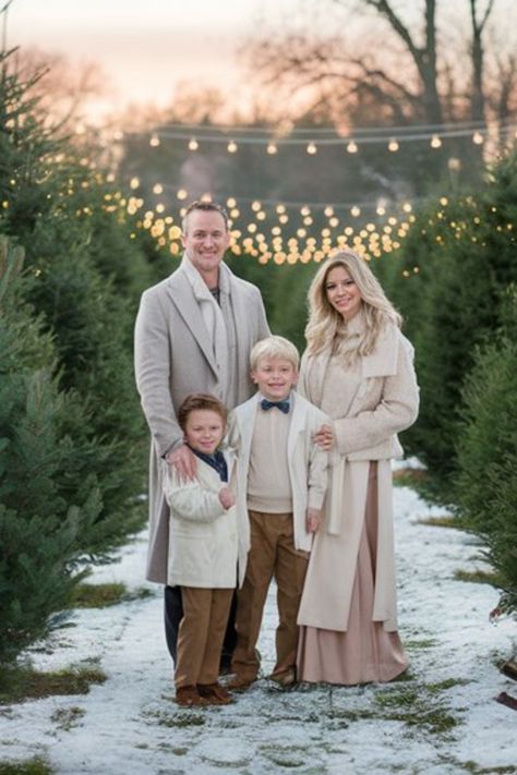 Tree Farm Photo Shoot Family, Christmas Tree Farm Photoshoot, Tree Farm Photoshoot, Tree Farm Photo Shoot, Christmas Tree Farm Photo Shoot, Christmas Photos Outfits, Christmas Tree Farm Photos, Farm Photoshoot, Christmas Session