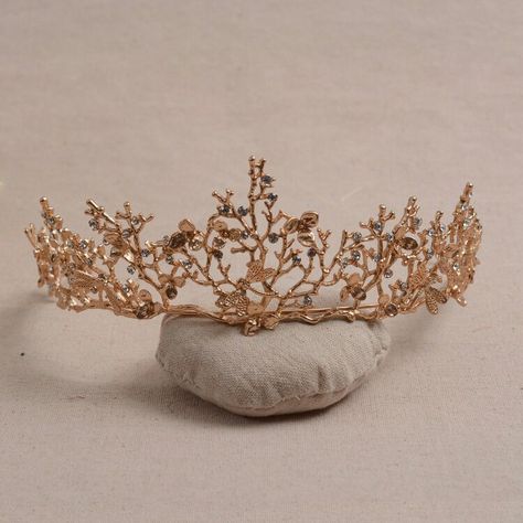 Wedding Crown Tiara, Crystal Crown Tiaras, Bridal Crown Tiara, Crown Aesthetic, Crystal Wedding Tiaras, Flower Tiara, Beautiful Tiaras, Gold Tiara, Rhinestone Tiara