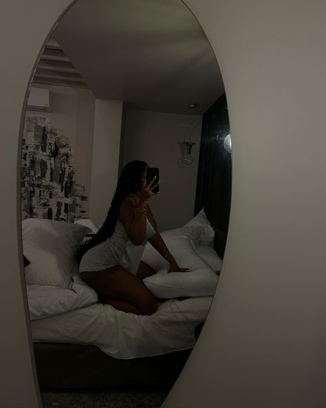 Bed Outfit, Bed Photos, Aesthetic Mirror, Cute Sleepwear, Mirror Selfie Poses, Girl Sleeping, Asian Doll, Fitness Inspiration Body, Everything And Nothing