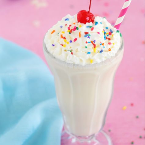 Vanilla Milkshake Birthday Cake Milkshake, Creamsicle Milkshake, Vanilla Milkshake Recipe, Yummy Milkshake Recipes, Milkshake Recipe Easy, Homemade Milkshake, Mint Chocolate Ice Cream, Peppermint Ice Cream, Best Milkshakes