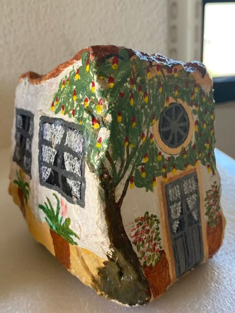 Broken Display, Broken Phone Screen, Rock Houses, Creative Wall Decor, Stone Art Painting, Rock Painting Ideas Easy, Painted Rocks Diy, Rock Painting Patterns, House On The Rock