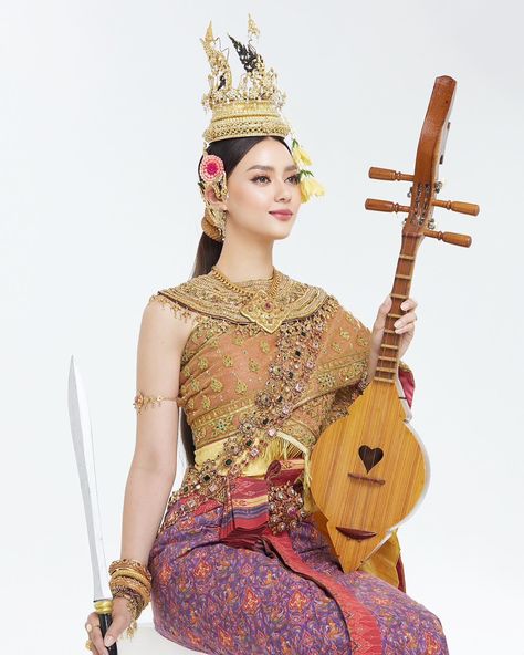 Amanda Obdam, Songkran Thailand, Thailand Culture, Thai Traditional Clothing, Slay Fashion, Thailand Traditional, Thai Costume, Thai Fashion, Thai Culture