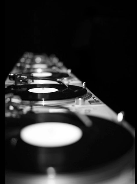 ✋ Vinyl Collection, Black And White Photograph, Avicii, I'm With The Band, Beating Heart, Record Players, Dj Music, Pop Rock, Record Player