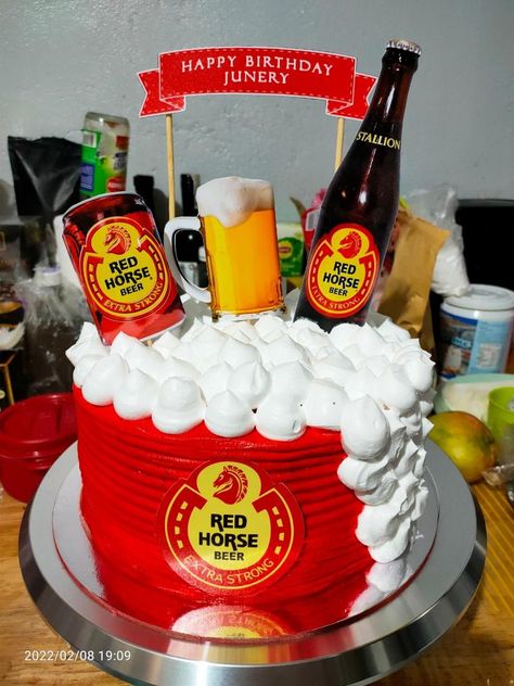 Beer Cake Design, Birthday Cake Beer, Beer Bottle Cake, Birthday Cake For Boyfriend, Cake Design For Men, Cake For Boyfriend, Bottle Cake, Horse Cake, Beer Cake